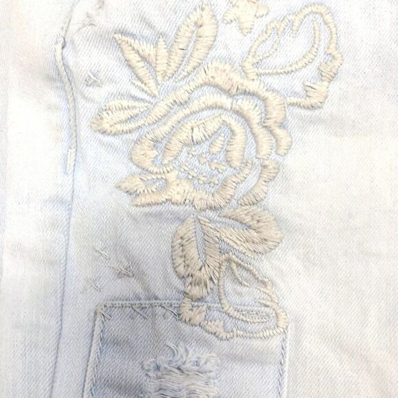 Mudd Tomboy CroppedĀ FloralāDistressedāJeansāSizeā15 - Picture 7 of 9